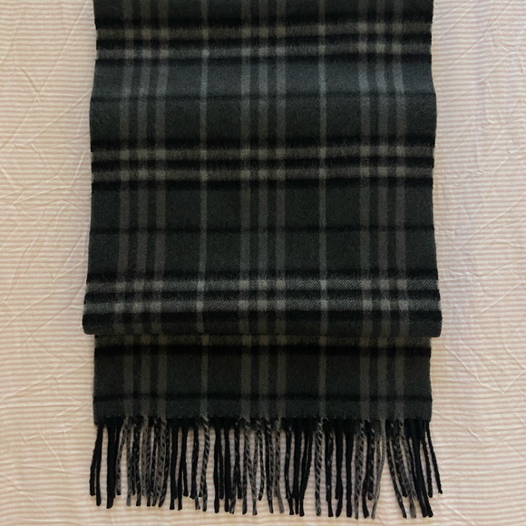 BURBERRY 100% CASHMERE SCARF - Picture 3 of 5